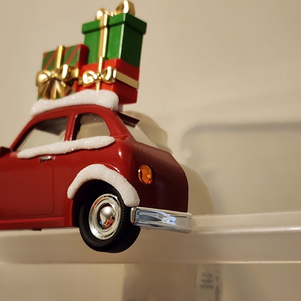 Bath & body works holiday car with tree presents wallflower plug NWt - Picture 3 of 4
